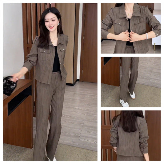 Eleganter strukturierter Anzug – kurze Jacke und Hose mit weitem Bein