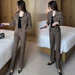 Eleganter strukturierter Anzug – kurze Jacke und Hose mit weitem Bein