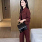 Eleganter strukturierter Anzug – kurze Jacke und Hose mit weitem Bein