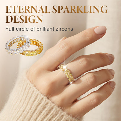 Modischer Mémoire-Ring mit glitzernden Zirkonia-Steinen